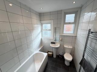 Deco apartment 5 min walk from Blackpool tower sleeps 12 - 1