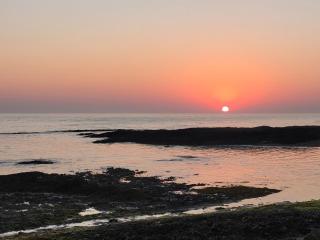 Maison atypique face à la mer, les pieds dans l'eau - 2