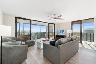 Newly Renovated 2-Bedroom Beach Condo w Amenities, Sleeps 6 - 4