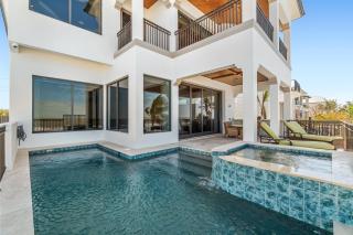 Luxury Beachfront Paradise - 8