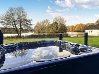 The Lakehouse - Uk50894 - 9