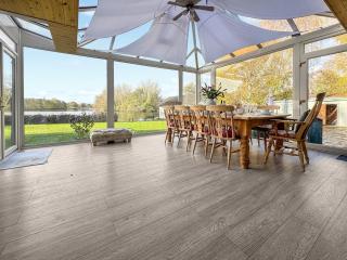 The Lakehouse - Uk50894 - 2