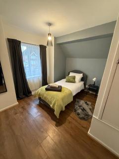 Centrally located for Bham, Nec, BHX and HS2 - 7