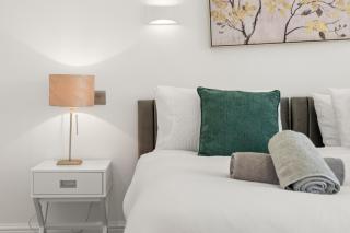 Modern 4BR Home, Ideal for Long Stays & Relocation - 9