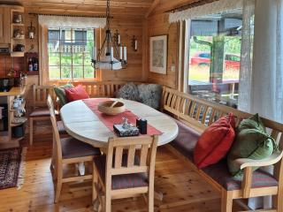 Authentic Cabin Overlooking Lake Møsvann - 3