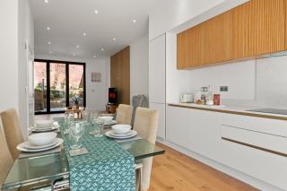 Modern 4BR Home, Ideal for Long Stays & Relocation - 7