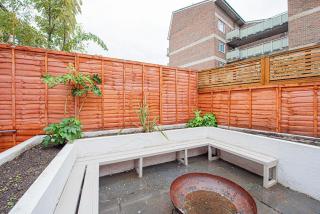 Stylish 4 Bedroom Home with Hot Tub in London - 5