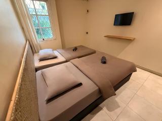 Buton Backpacker Lodge - 8