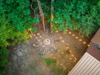 Rustic Family Getaway - Hot Tub, Pool Table, Pets, Near Attractions - 6