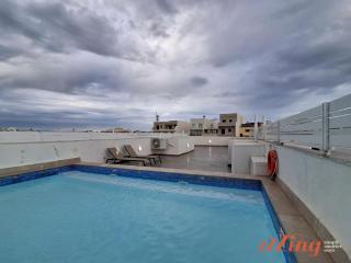 Beautiful Holiday Home with a Private Rooftop Pool - 0