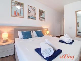 Beautiful Holiday Home with a Private Rooftop Pool - 2