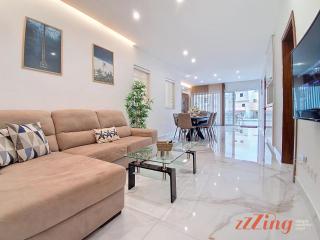 Beautiful Holiday Home with a Private Rooftop Pool - 8