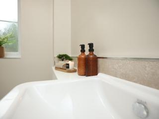 Orchard Place Semington By N And N Stays, 20 Mins From Bath, Perfect for Contractors and Workers, Pvt Parking for 2 vehicles - 9