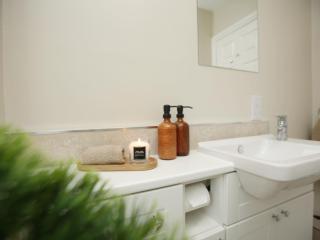 Orchard Place Semington By N And N Stays, 20 Mins From Bath, Perfect for Contractors and Workers, Pvt Parking for 2 vehicles - 3