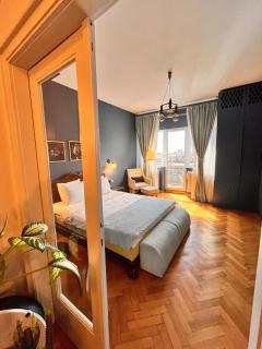 Balcony View Downtown Studio - 9