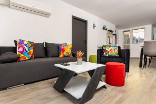 Top-Floor Flat with Balcony - 0