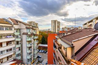 Top-Floor Flat with Balcony - 6