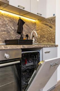 Top-Floor Flat with Balcony - 3