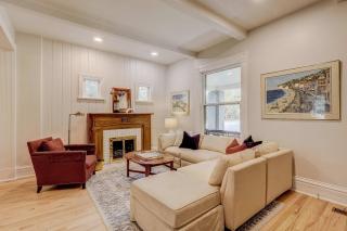 Beautiful Family Home Across from the Park - Glendale - 3