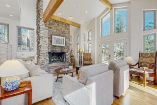 Magical Mountain Hideaway - 9