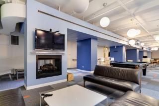 Downtown Chicago Stay with Free In & Out Parking 1 - 7