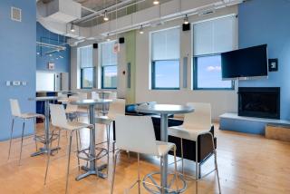 Downtown Chicago Stay with Free In & Out Parking 1 - 4