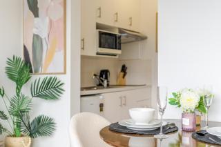 Harbour Bridge Views Pool Gym 3 Min CBD w parking - 2