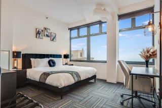 Downtown Chicago Stay with Free In & Out Parking 6 - 3