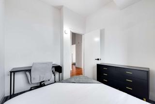 Downtown Chicago Stay with Free In & Out Parking 4 - 3