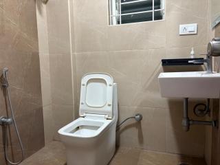 Comfy 1BHK with balcony in BTM layout , 500 metres from metro station - 9