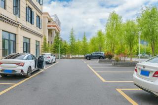 Shangri-La Qianyue S Oxygen-Supplied Scenic View Hotel - 4