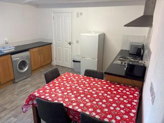 Zinoc Seaside Apartment - 9