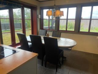 Spacious Retreat With Sauna And Parking - 9