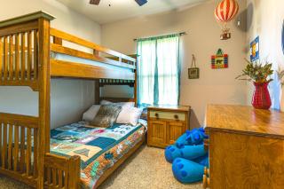 Spacious and Family-Friendly! TAMU Townhome with Yard - 8