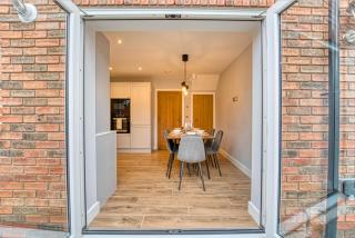 Central and Stylish, Garden and Parking - 2