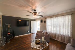 Walk to Dtwn Milton Spacious Family Home with Yard - 5