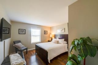 Walk to Dtwn Milton Spacious Family Home with Yard - 4