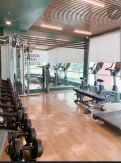 Gorgeous 2 Bedrooms Condo Unit Livingr & Kitchen - 6