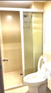 Gorgeous 2 Bedrooms Condo Unit Livingr & Kitchen - 5