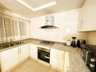 The Yellow Throw House - 6