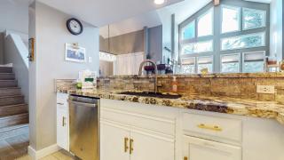 Snowcreek V #888 condo - 1