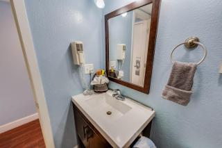 High Floor Studio, Oceanfront, Heated Pools,Views - 2