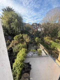 Lovely 4 Bedroom Spacious House in Camden Town - 2