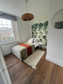 Lovely 4 Bedroom Spacious House in Camden Town - 1