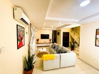 The Yellow Throw House - 6