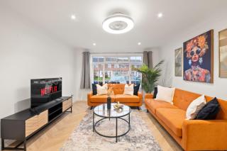 Near Town Centre, Big Patio, Free Parking Sleeps 8 - 0