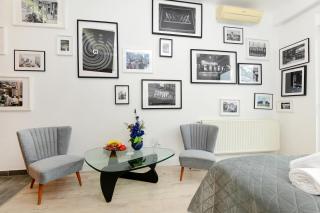 Neon central large boutique penthouse with balcony close to Danube - 5