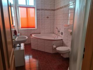 Renovierte Maisonette Wohnung mit 2 Balkons - 1