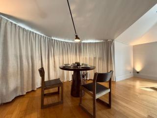 Grand 2BR Penthouse with Projector near Hyde Park - 6