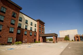 Cobblestone Hotel & Suites - Ottumwa - 7